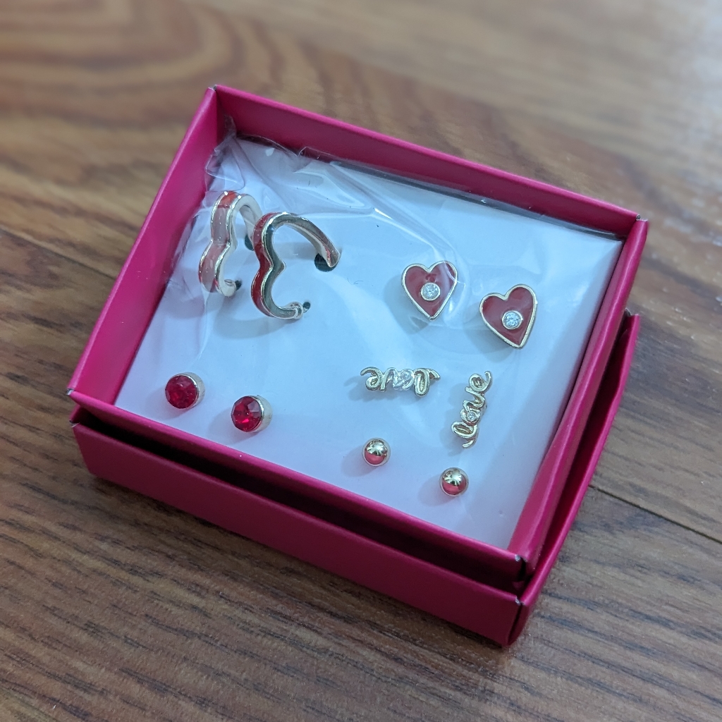 Nib Valentines Day Heart Earring Pack 15$